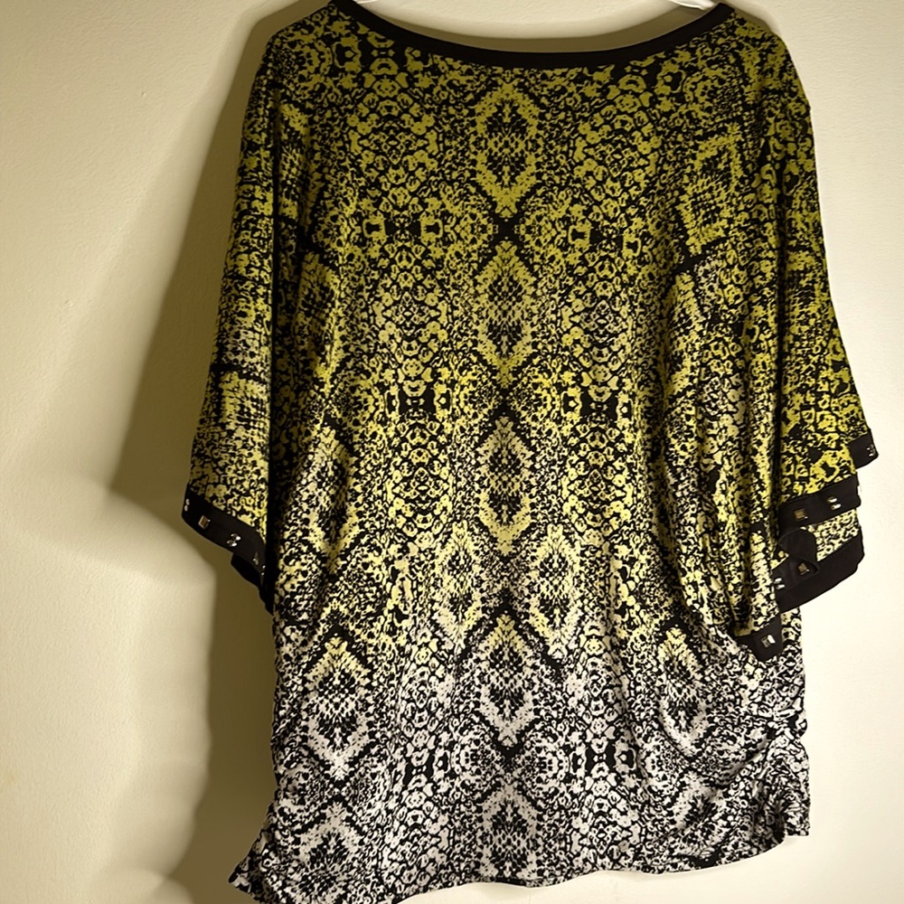 JM Collection long sleeves top size 3x Dolman studs reptile white yellow black - Picture 7 of 8